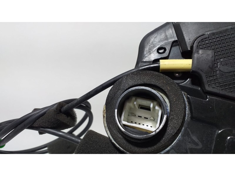 Recambio de cerradura puerta trasera derecha para toyota rav 4 (a3) executive referencia OEM IAM 6905042021 67726  Recambio de cerradura puerta trasera derecha para toyota rav 4 (a3) executive referencia OEM IAM 6905042021 67726