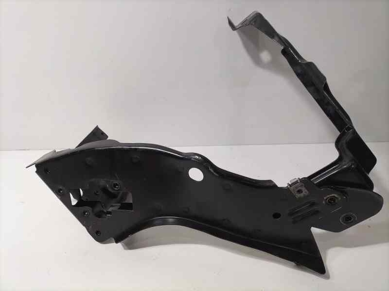Recambio de soporte faro derecho para mercedes-benz clase e (w211) berlina e 200 cdi (211.004) referencia OEM IAM A2116260630 83
