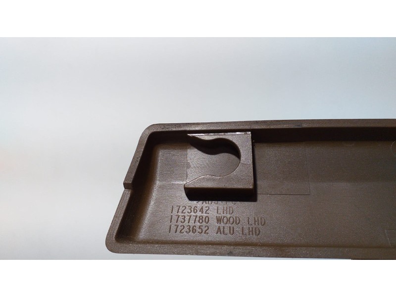 Recambio de molduras delanteras para scania serie p/g/r (l-clase) fg r620 (4x2) largo cr 19 topline referencia OEM IAM DC1608 67