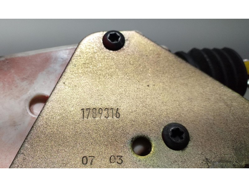 Recambio de cerradura puerta delantera derecha para scania serie p/g/r (l-clase) fg r620 (4x2) largo cr 19 topline referencia OE