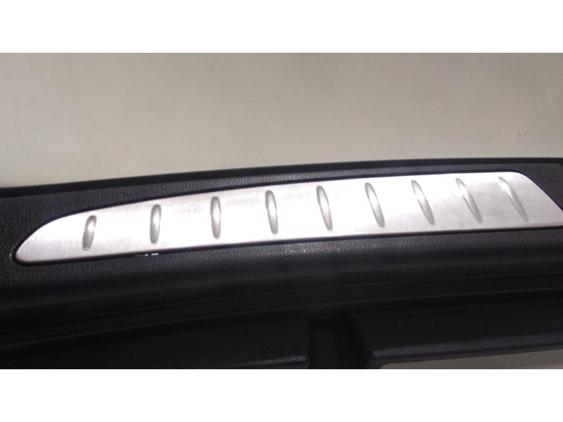 Recambio de guarnecido porton trasero para bmw serie 3 touring (f31) 318d referencia OEM IAM 51477221875 49201 