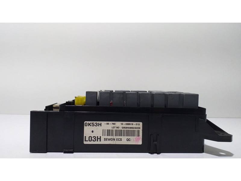 Recambio de caja reles / fusibles para kia carnival ii 2.9 cdri ex referencia OEM IAM OK53H66760 57431 