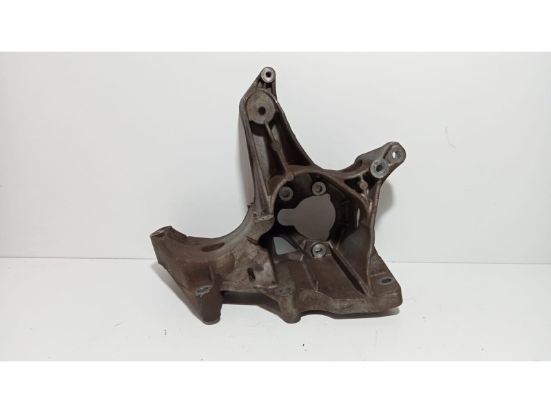 Recambio de soporte alternador para renault scenic (ja..) 1.9 dti diesel referencia OEM IAM 7700113577 74692 R