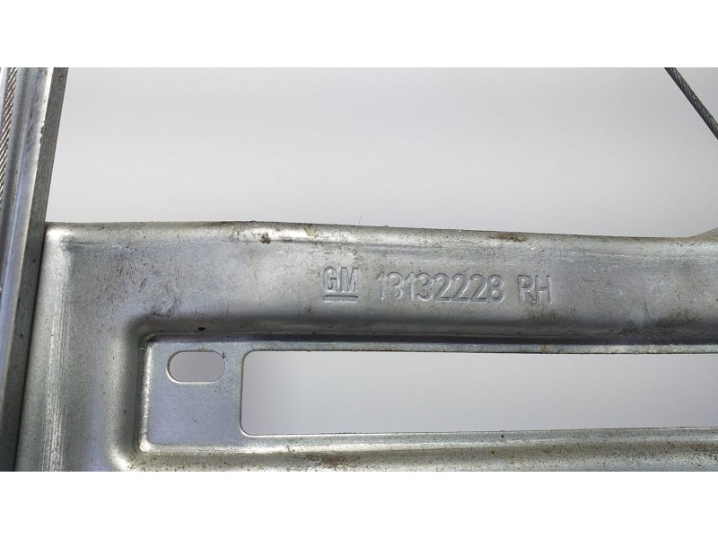 Recambio de elevalunas trasero derecho para opel zafira b 1.9 cdti referencia OEM IAM 13132228 74726 R