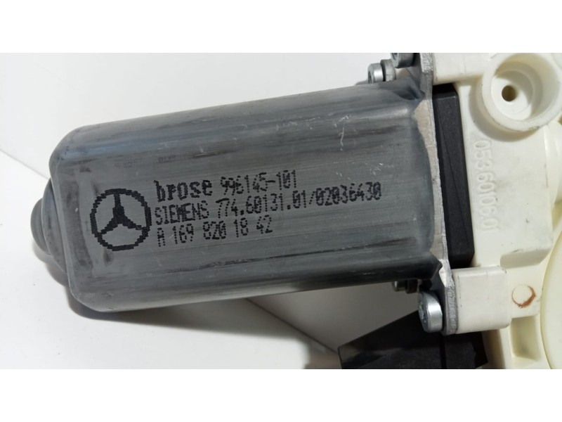 Recambio de motor elevalunas delantero derecho para mercedes-benz clase a (w169) a 200 cdi a-edition referencia OEM IAM A1698201