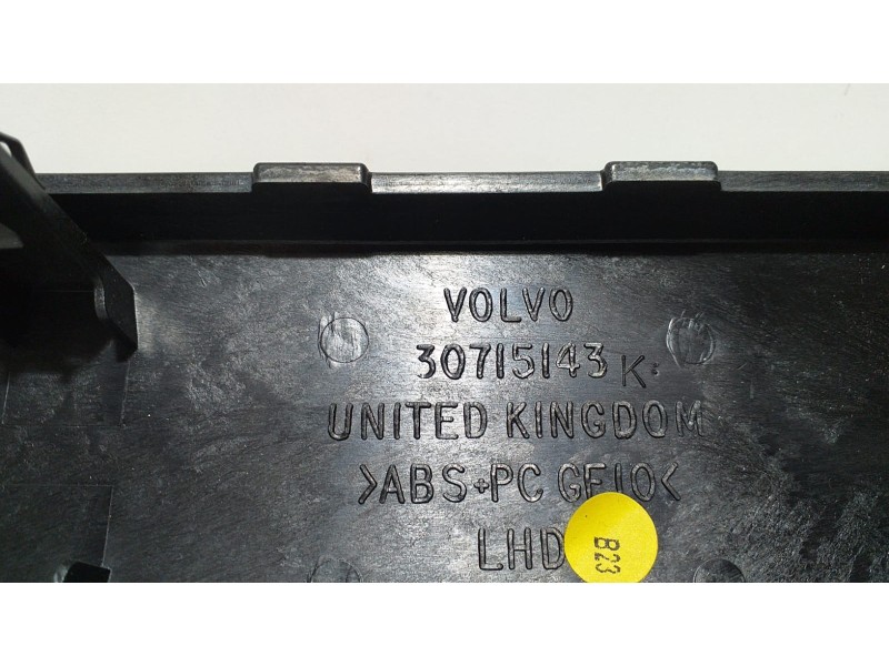 Recambio de molduras delanteras para volvo xc70 kinetic awd referencia OEM IAM 30715143 65503 