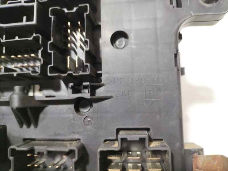Recambio de caja reles / fusibles para nissan terrano/terrano.ii (r20) aventura referencia OEM IAM ZD30 81881 