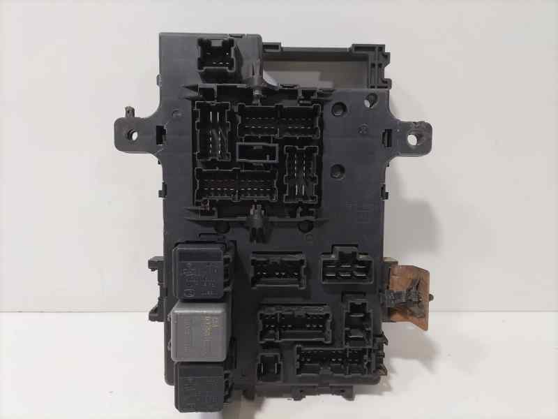 Recambio de caja reles / fusibles para nissan terrano/terrano.ii (r20) aventura referencia OEM IAM ZD30 81881 
