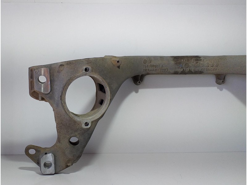 Recambio de travesaño inferior para volkswagen touareg (7la) v6 referencia OEM IAM 7L0199207A 74770 