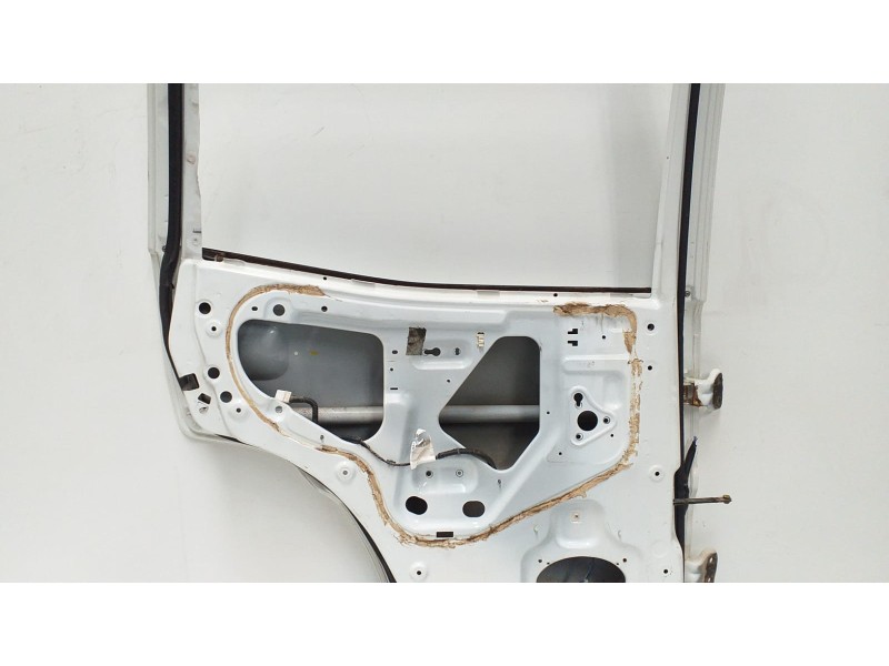 Recambio de puerta trasera izquierda para nissan terrano/terrano.ii (r20) comfort referencia OEM IAM 821017F631 74834 