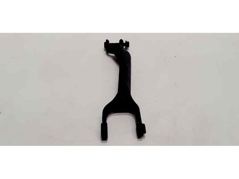 Recambio de brazo suspension inferior trasero derecho para volvo xc90 2.5 20v turbo cat referencia OEM IAM 8630783 44748 