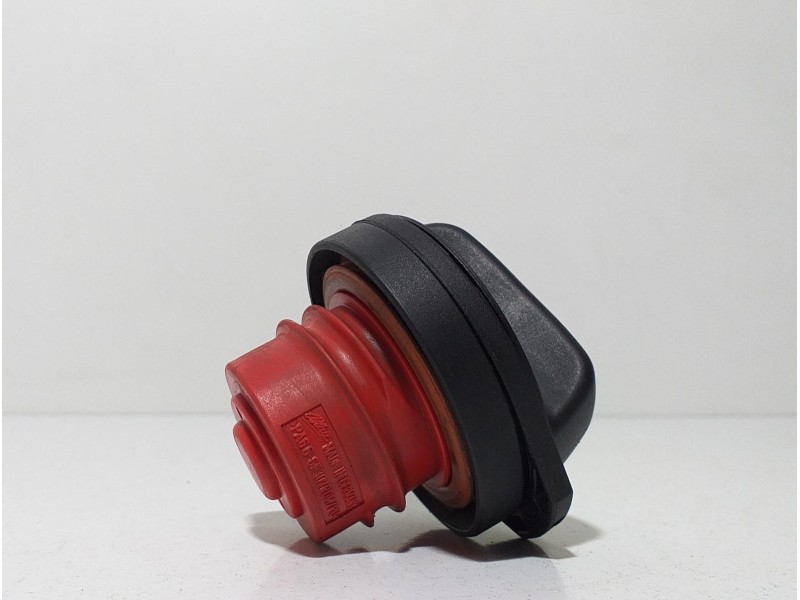 Recambio de tapon combustible para volvo xc70 kinetic awd referencia OEM IAM D5244T10 65558 