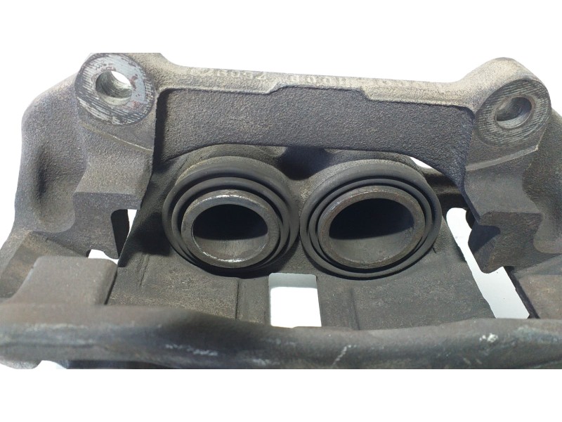 Recambio de pinza freno delantera izquierda para opel vivaro furgón/combi (07.2006 =>) combi 2.9t l2h1 referencia OEM IAM 770105