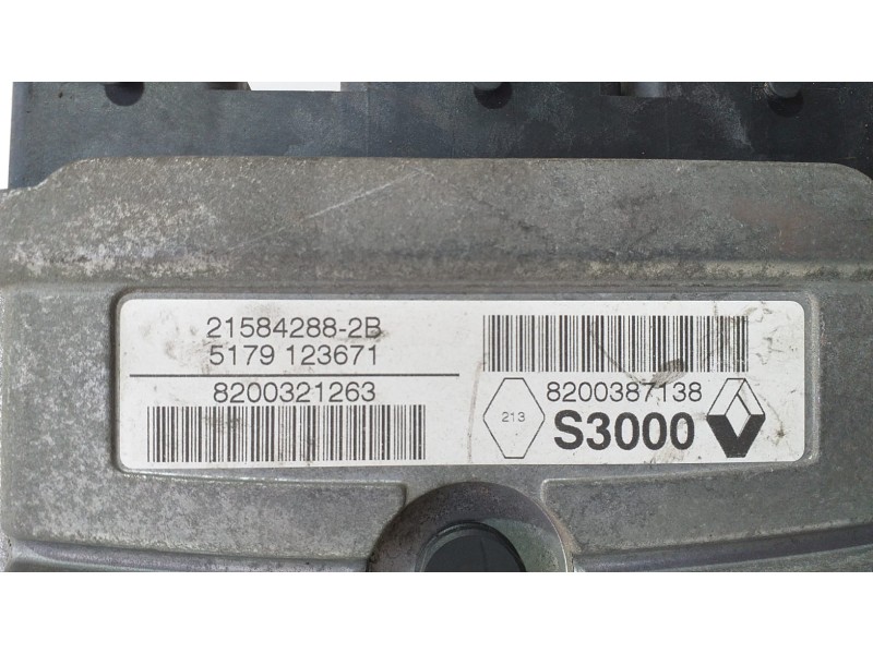Recambio de centralita motor uce para renault megane ii berlina 3p 1.6 16v referencia OEM IAM 8200387138 74925 R