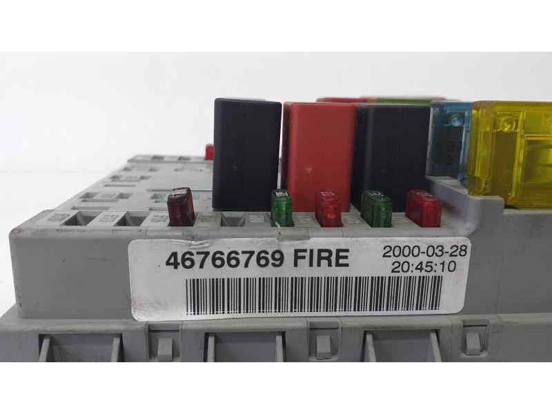 Recambio de caja reles / fusibles para fiat punto berlina (188) 1.2 cat referencia OEM IAM 46766769 86547 R
