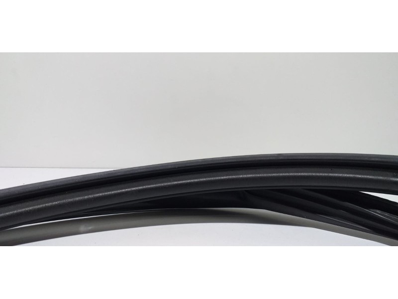 Recambio de goma contorno para audi q3 (8u) 2.0 tfsi (155kw) ambition quattro referencia OEM IAM 8U08313721 57683 