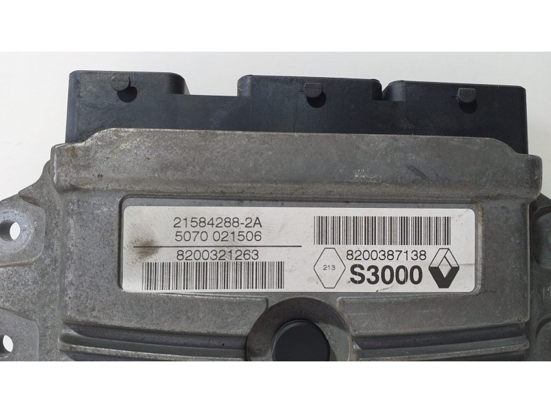 Recambio de centralita motor uce para renault megane ii berlina 3p 1.6 cat referencia OEM IAM 8200387138 74980 R