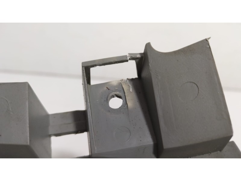 Recambio de molduras delanteras para opel vivaro furgón/combi (07.2006 =>) combi 2.9t l1h1 referencia OEM IAM MR9 77495 