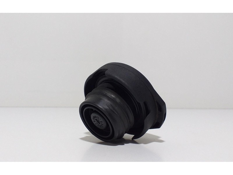 Recambio de tapon combustible para audi a8 (4e2) 3.7 quattro referencia OEM IAM 1J0201553C 57844 