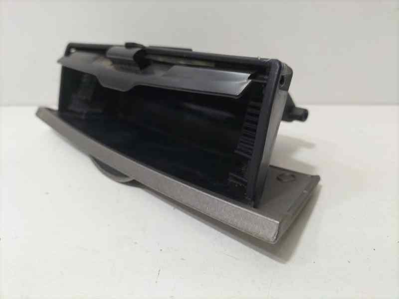 Recambio de cenicero para toyota corolla (e12) 2.0 d-4d linea sol berlina referencia OEM IAM 7411102060 83577 