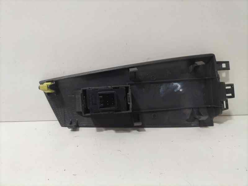 Recambio de mando elevalunas delantero derecho para toyota corolla (e12) 2.0 d-4d linea sol berlina referencia OEM IAM 5403552 8