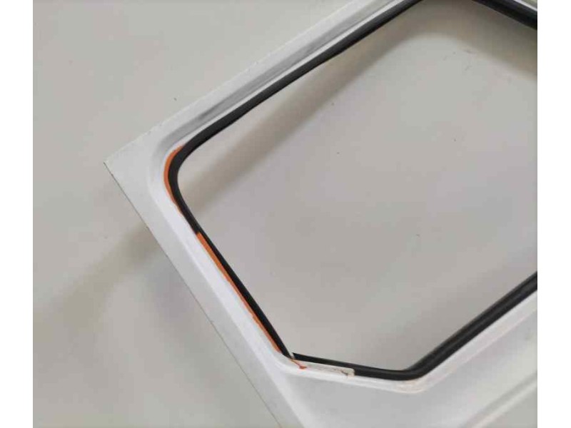 Recambio de puerta delantera derecha para nissan trade referencia OEM IAM BD30 86629 