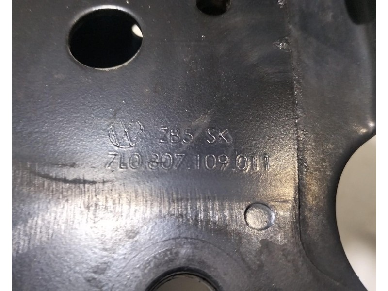 Recambio de refuerzo paragolpes delantero para volkswagen touareg (7l6) tdi v6 +motion referencia OEM IAM 7L0807109011 77614 