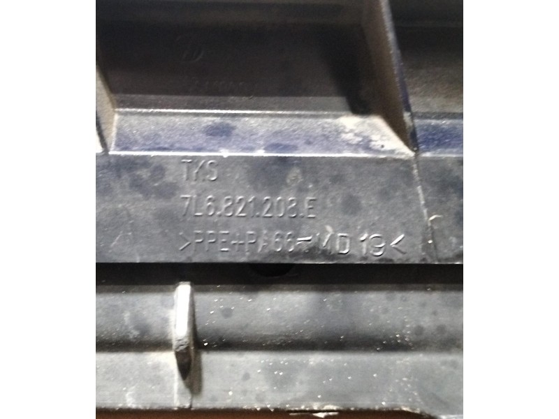 Recambio de aleta delantera derecha para volkswagen touareg (7l6) tdi v6 +motion referencia OEM IAM 7L6821102P 77618 