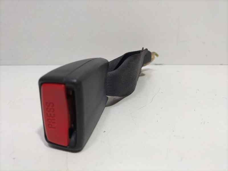 Recambio de anclaje cinturon trasero derecho para toyota corolla (e12) 2.0 d-4d linea sol berlina referencia OEM IAM 1CDFTV 8363