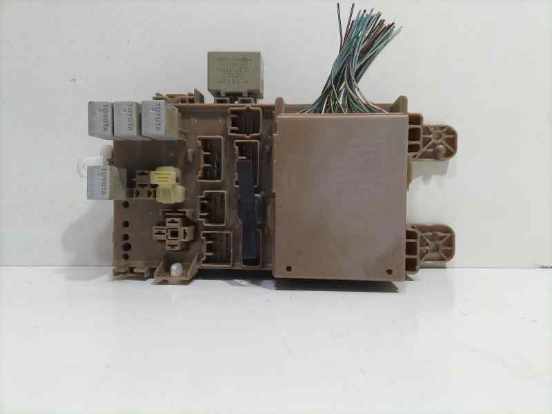 Recambio de caja reles / fusibles para toyota corolla (e12) 2.0 d-4d linea sol berlina referencia OEM IAM 8264102040 83639 