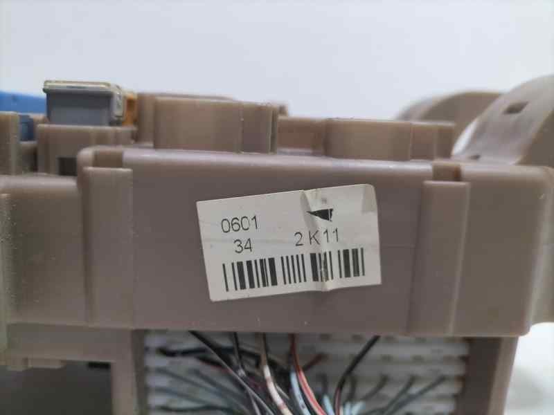 Recambio de caja reles / fusibles para toyota corolla (e12) 2.0 d-4d linea sol berlina referencia OEM IAM 8264102040 83639 