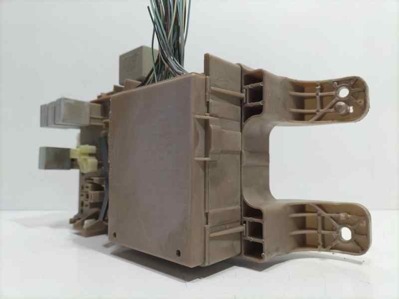 Recambio de caja reles / fusibles para toyota corolla (e12) 2.0 d-4d linea sol berlina referencia OEM IAM 8264102040 83639 