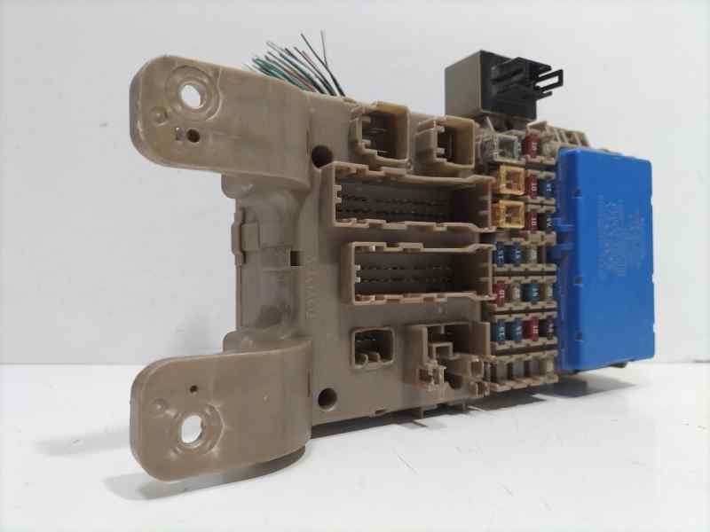 Recambio de caja reles / fusibles para toyota corolla (e12) 2.0 d-4d linea sol berlina referencia OEM IAM 8264102040 83639 
