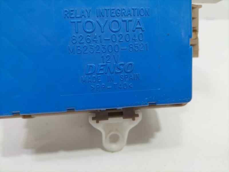 Recambio de caja reles / fusibles para toyota corolla (e12) 2.0 d-4d linea sol berlina referencia OEM IAM 8264102040 83639 
