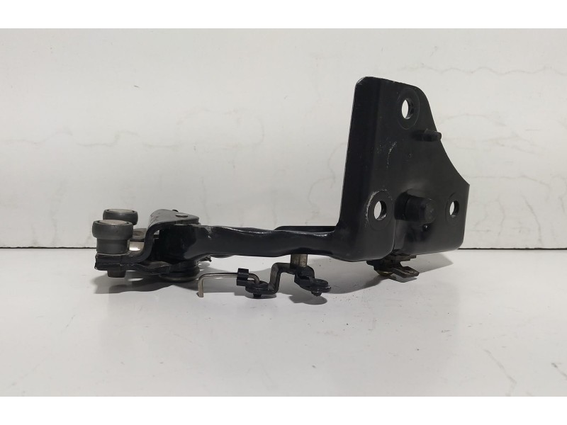 Recambio de soporte / guia puerta corredera para citroën berlingo 1.9 d sx plus familiar referencia OEM IAM WJY 77662 