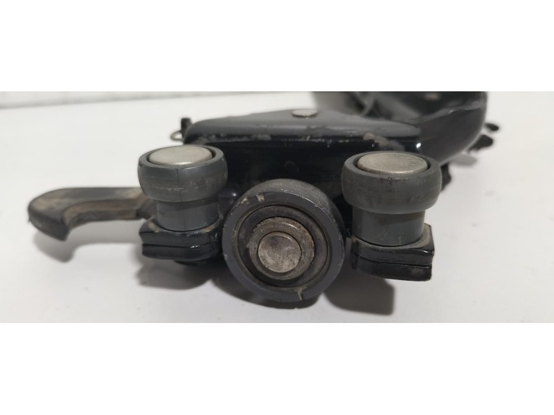 Recambio de soporte / guia puerta corredera para citroën berlingo 1.9 d sx plus familiar referencia OEM IAM WJY 77662 