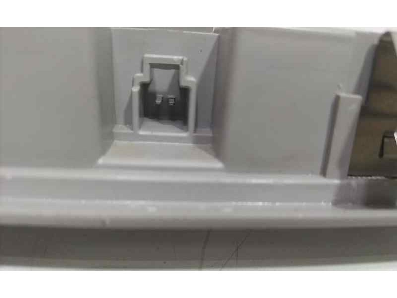 Recambio de luz interior para toyota corolla (e12) 2.0 d-4d linea sol berlina referencia OEM IAM 8126012110B0 83654 