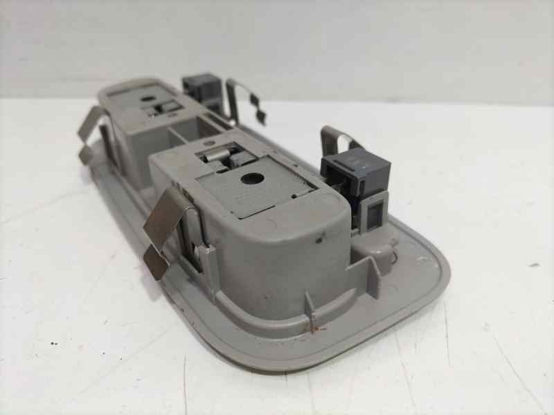 Recambio de luz interior para toyota corolla (e12) 2.0 d-4d linea sol berlina referencia OEM IAM 8126012110B0 83654 