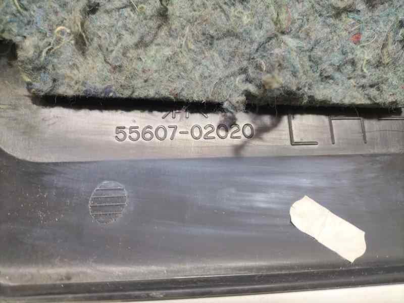 Recambio de moldura para toyota corolla (e12) 2.0 d-4d linea sol berlina referencia OEM IAM 5560702020 83656 