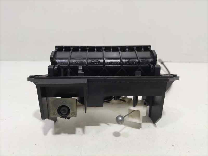 Recambio de maneta exterior porton para toyota corolla (e12) 2.0 d-4d linea sol berlina referencia OEM IAM 6902302010 83662 