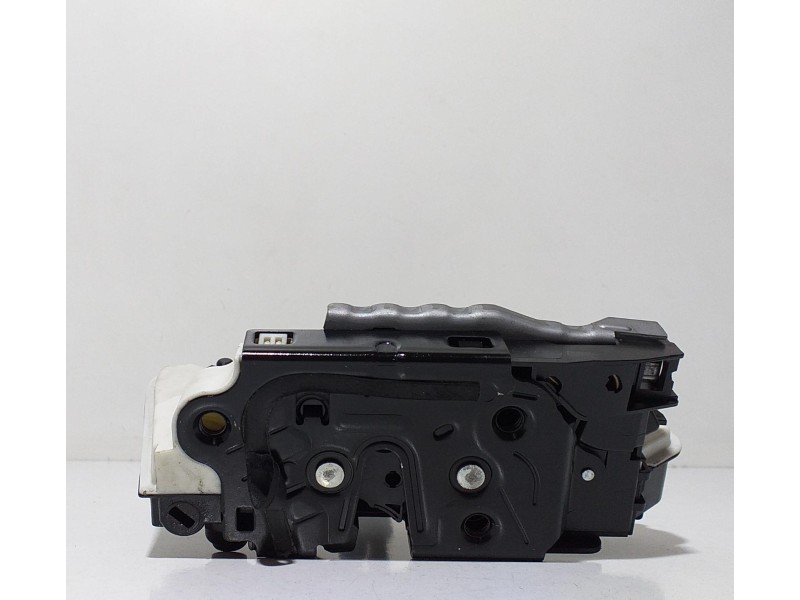 Recambio de cerradura puerta trasera derecha para volkswagen golf vi (5k1) advance referencia OEM IAM 5K4839016B 68256 