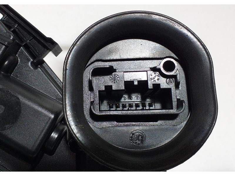 Recambio de cerradura puerta trasera derecha para volkswagen golf vi (5k1) advance referencia OEM IAM 5K4839016B 68256 