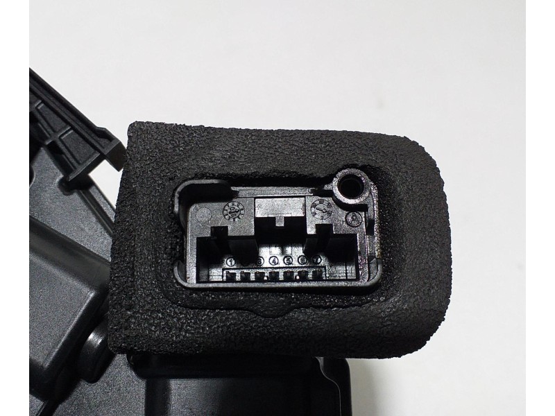 Recambio de cerradura puerta delantera derecha para volkswagen golf vi (5k1) advance referencia OEM IAM 5K1837016 68257 