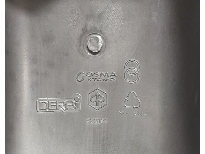 Recambio de porton trasero para piaggio (vespa) s/lx/lxv 50/125 lx 50 referencia OEM IAM 622131 77750 