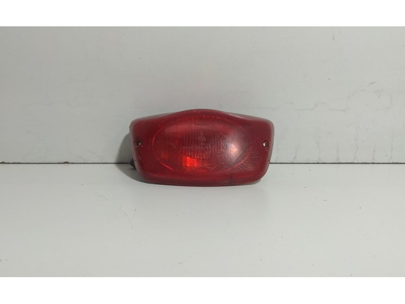 Recambio de piloto trasero central para piaggio (vespa) s/lx/lxv 50/125 lx 50 referencia OEM IAM VESPA50 77762 