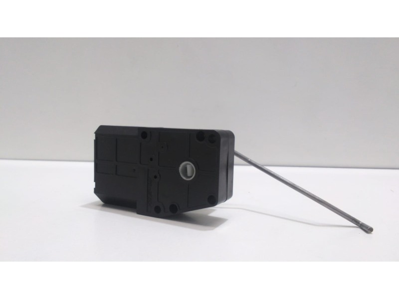 Recambio de motor apertura trampillas climatizador para suzuki grand vitara 5 puertas sq (ft) 2.0 td referencia OEM IAM 50275233