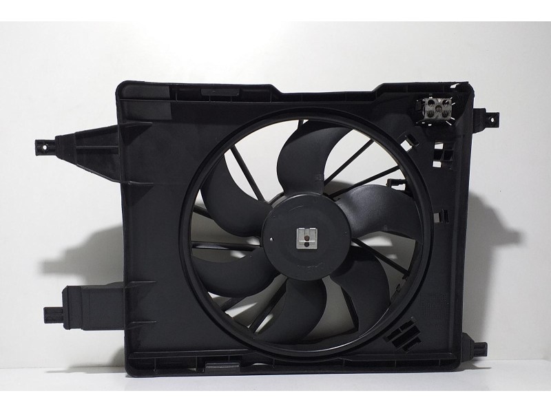 Recambio de electroventilador para renault scenic ii emotion referencia OEM IAM 8240357 68405 