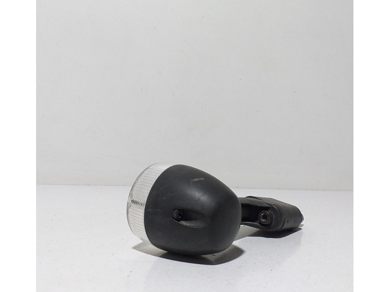 Recambio de piloto trasero derecho para derbi senda 125 senda 125 r referencia OEM IAM HONDAJD09E 68417 