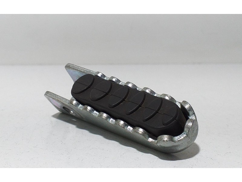 Recambio de estribo para derbi senda 125 senda 125 r referencia OEM IAM HONDAJD09E 68420 