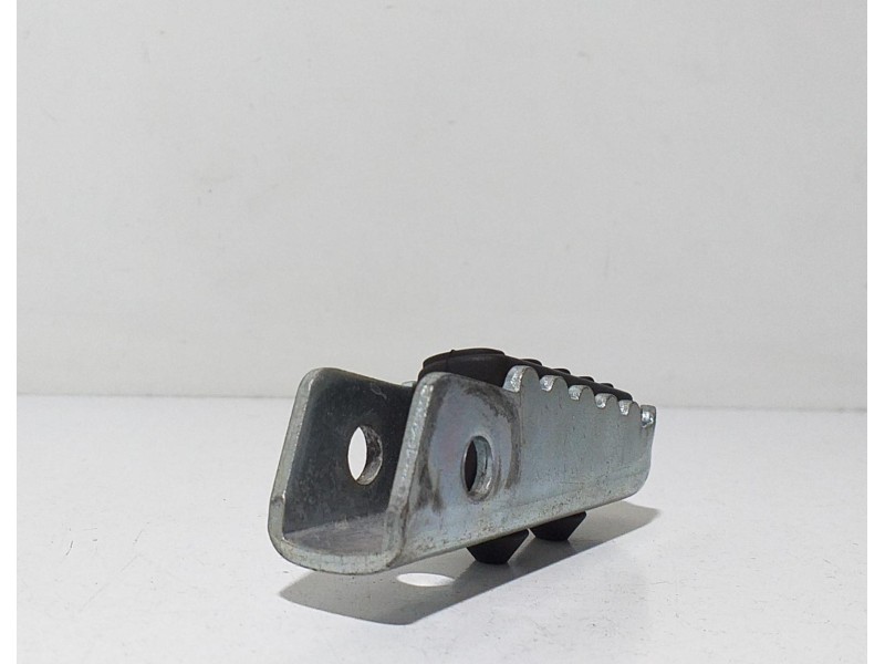 Recambio de estribo para derbi senda 125 senda 125 r referencia OEM IAM HONDAJD09E 68420 